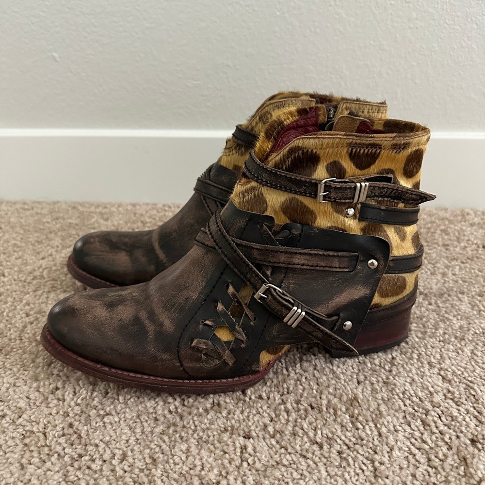 Freebird Belfast Ankle Boots Women 10 Brown Cheetah Calf Hair Distressed Leather - Picture 5 of 12